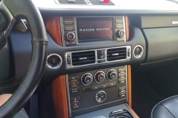 Used Land Rover Range 2012 4.4 TDV8 Audio And AC Panel