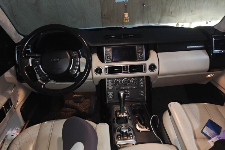 Used Land Rover Range 2012 3.6 TDV8 Center Console