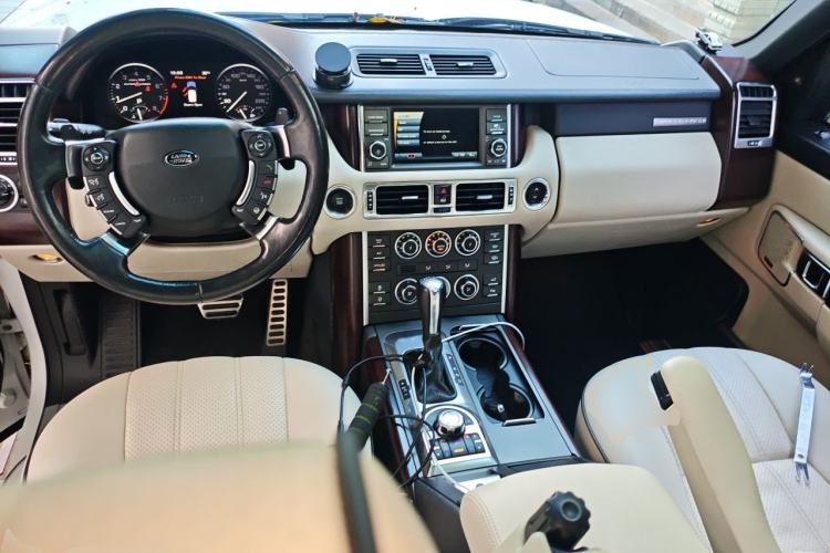 Used Land Rover Range 2012 5.0 SC V8 Center Console