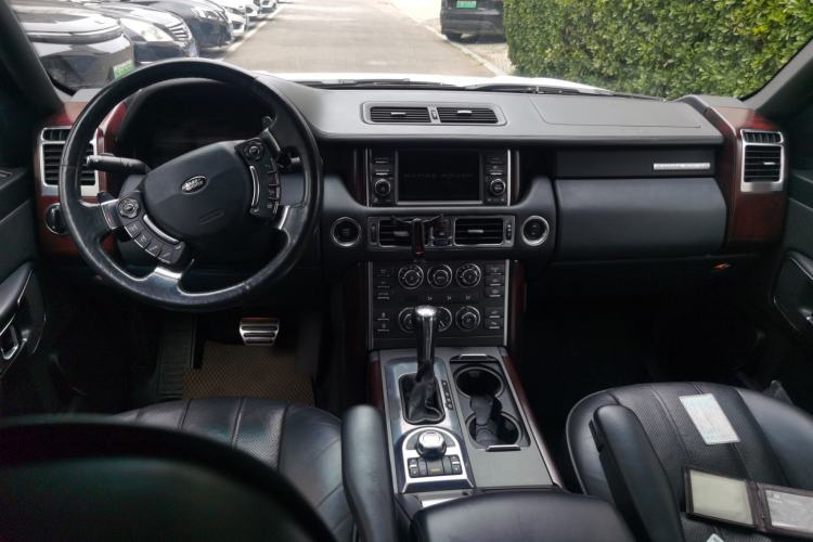 Used Land Rover Range 2012 5.0 SC V8 Center Console