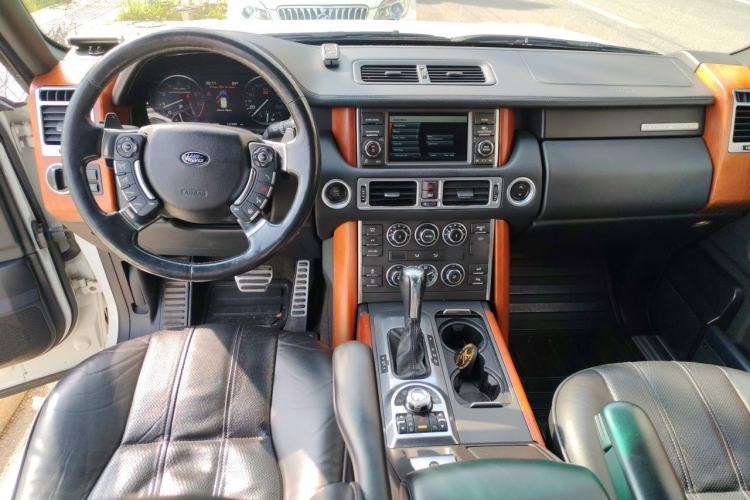 Used Land Rover Range 2012 5.0 SC V8 Center Console