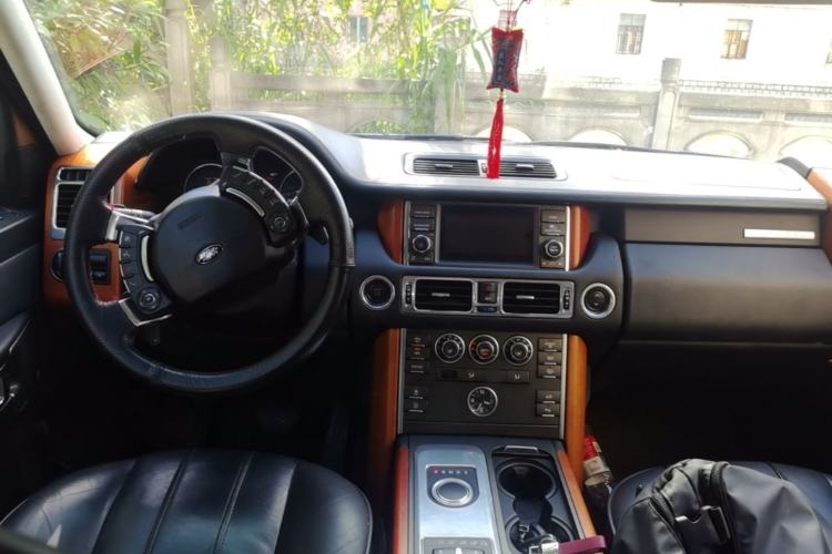 Used Land Rover Range 2012 4.4 TDV8 Center Console