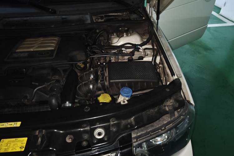 Used Land Rover Range 2012 3.6 TDV8 Engine Bay Left