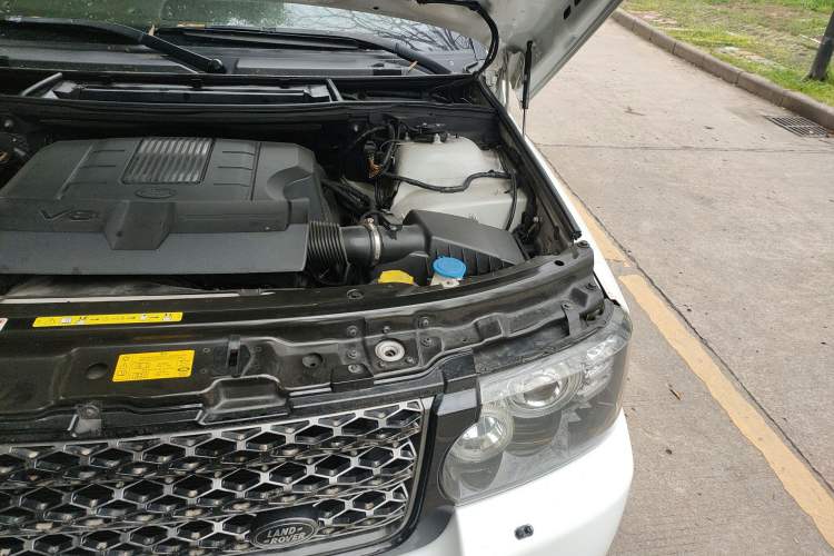Used Land Rover Range 2012 5.0 NA V8 Engine Bay Left