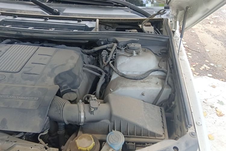 Used Land Rover Range 2012 5.0 SC V8 Engine Bay Left