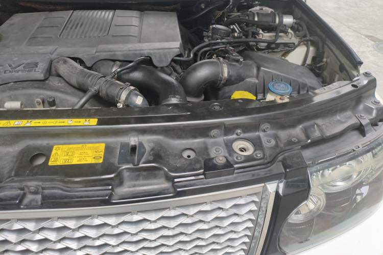 Used Land Rover Range 2012 4.4 TDV8 Engine Bay Left