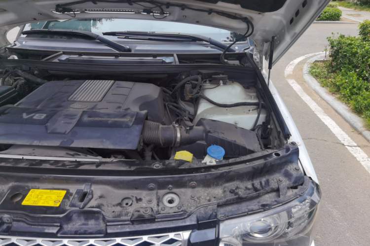 Used Land Rover Range 2012 5.0 SC V8 Engine Bay Left
