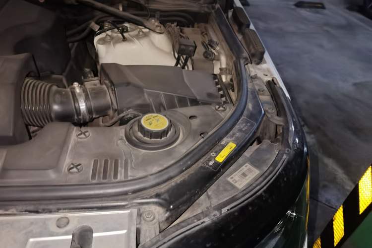 Used Land Rover Range  Engine Bay Left