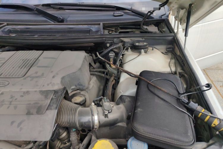 Used Land Rover Range 2012 5.0 SC V8 Engine Bay Left
