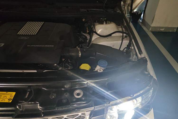 Used Land Rover Range 2012 5.0 SC V8 Engine Bay Left