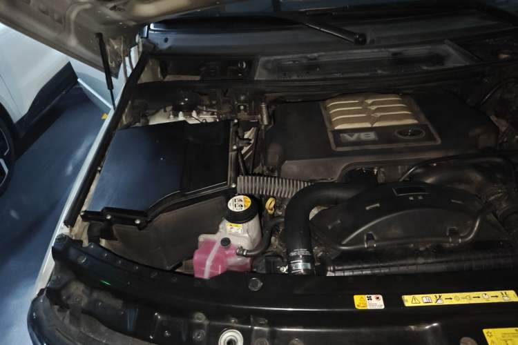 Used Land Rover Range 2012 3.6 TDV8 Engine Bay Right