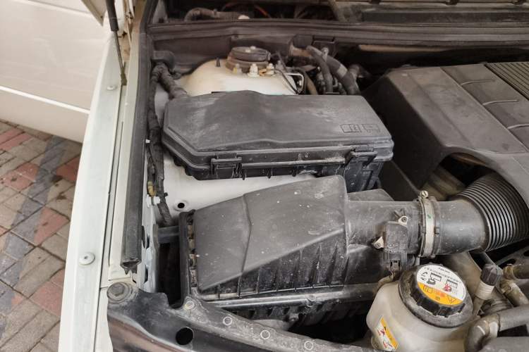 Used Land Rover Range 2012 5.0 NA V8 Engine Bay Right