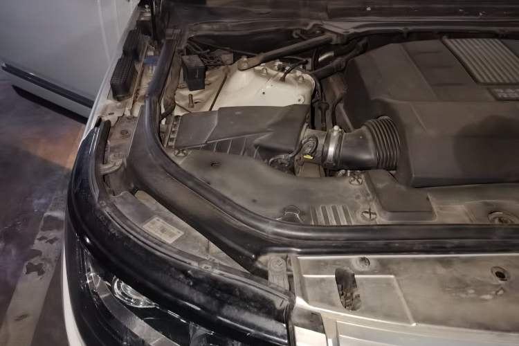 Used Land Rover Range  Engine Bay Right