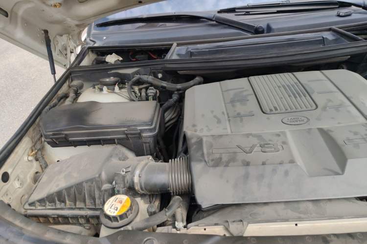 Used Land Rover Range 2012 5.0 SC V8 Engine Bay Right