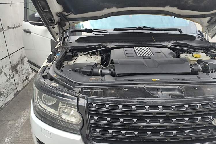 Used Land Rover Range  Engine Bay Right