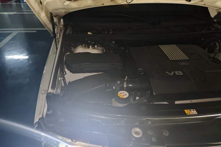 Used Land Rover Range 2012 5.0 SC V8 Engine Bay Right