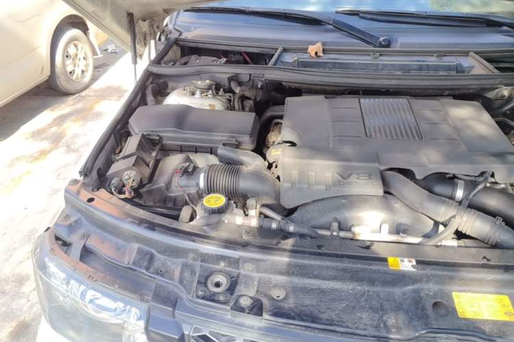 Used Land Rover Range 2012 4.4 TDV8 Engine Bay Right