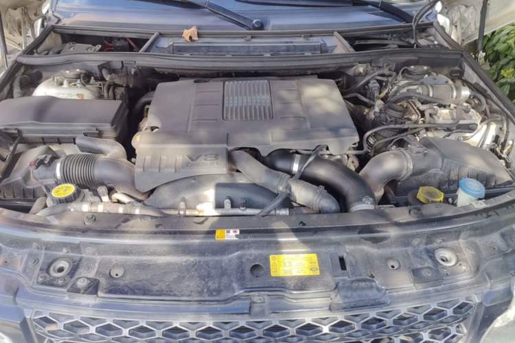Used Land Rover Range 2012 4.4 TDV8 Engine Bay
