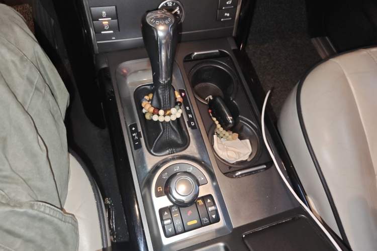 Used Land Rover Range 2012 3.6 TDV8 Gear Lever