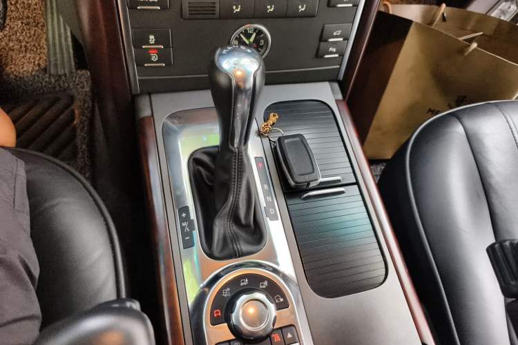 Used Land Rover Range 2012 5.0 NA V8 Gear Lever