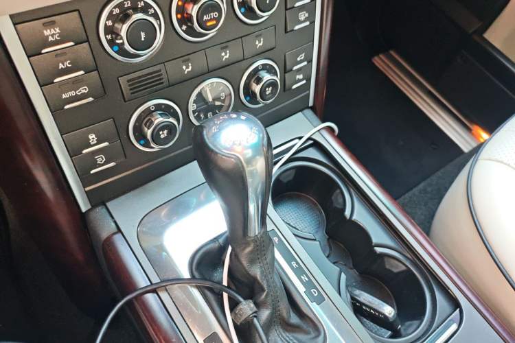 Used Land Rover Range 2012 5.0 SC V8 Gear Lever