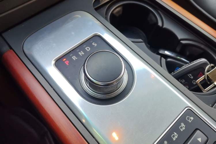 Used Land Rover Range 2012 4.4 TDV8 Gear Lever
