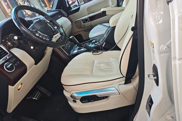 Used Land Rover Range 2012 5.0 SC V8 Left Front Seat