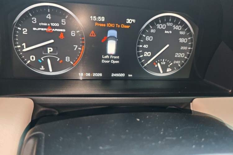 Used Land Rover Range 2012 5.0 SC V8 Odometer Close Up