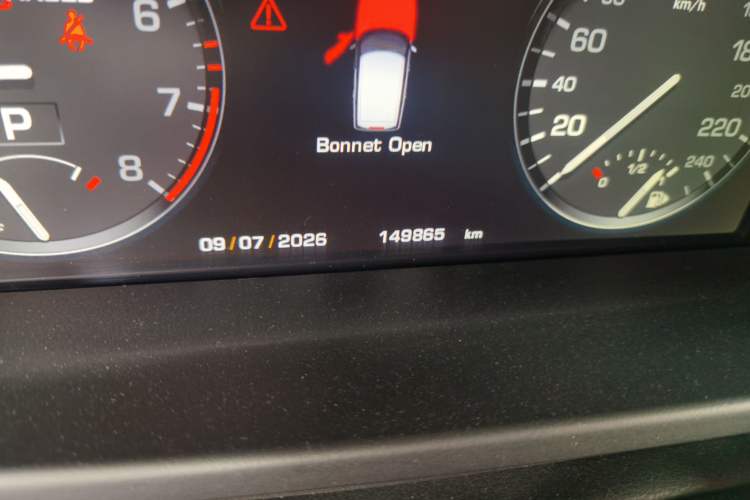 Used Land Rover Range 2012 5.0 SC V8 Odometer Close Up