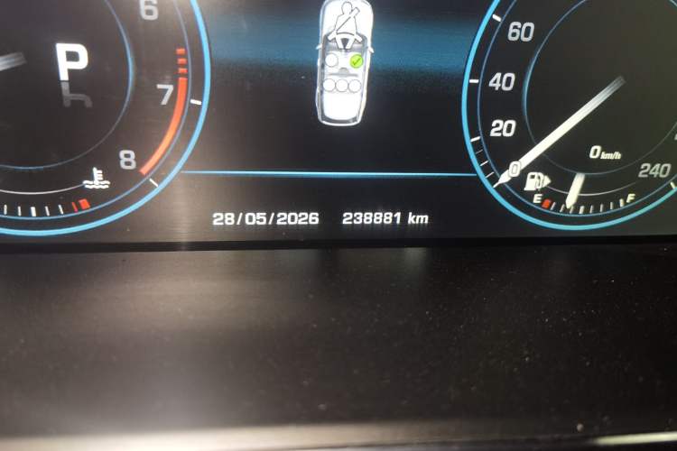 Used Land Rover Range  Odometer Close Up