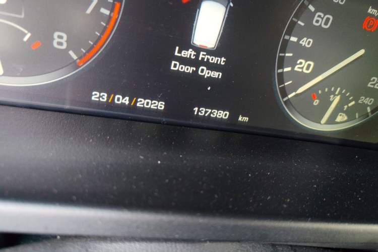 Used Land Rover Range 2012 5.0 SC V8 Odometer Close Up