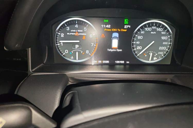 Used Land Rover Range 2012 5.0 SC V8 Odometer Close Up