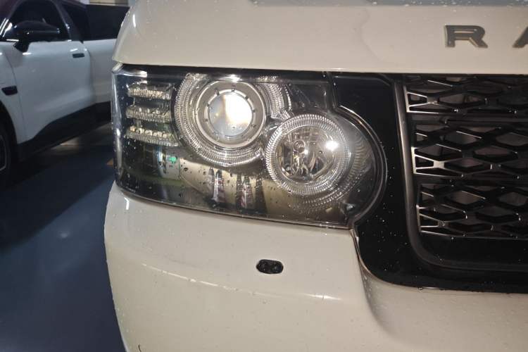 Used Land Rover Range 2012 3.6 TDV8 Right Front Headlight