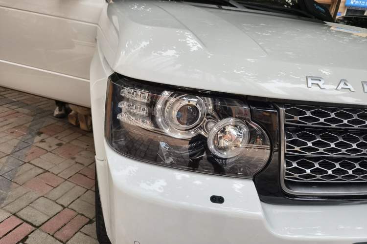Used Land Rover Range 2012 5.0 NA V8 Right Front Headlight