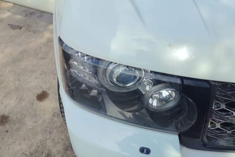 Used Land Rover Range 2012 4.4 TDV8 Right Front Headlight