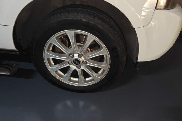 Used Land Rover Range 2012 3.6 TDV8 Right Front Wheel Hub