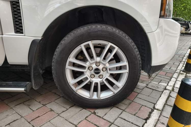 Used Land Rover Range 2012 5.0 NA V8 Right Front Wheel Hub