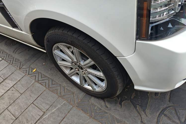 Used Land Rover Range 2012 5.0 SC V8 Right Front Wheel Hub