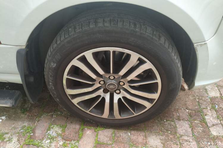 Used Land Rover Range 2012 4.4 TDV8 Right Front Wheel Hub
