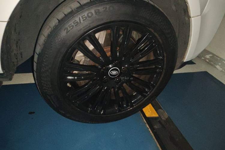 Used Land Rover Range 2012 5.0 SC V8 Right Front Wheel Hub