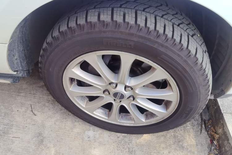 Used Land Rover Range 2012 4.4 TDV8 Right Front Wheel Hub