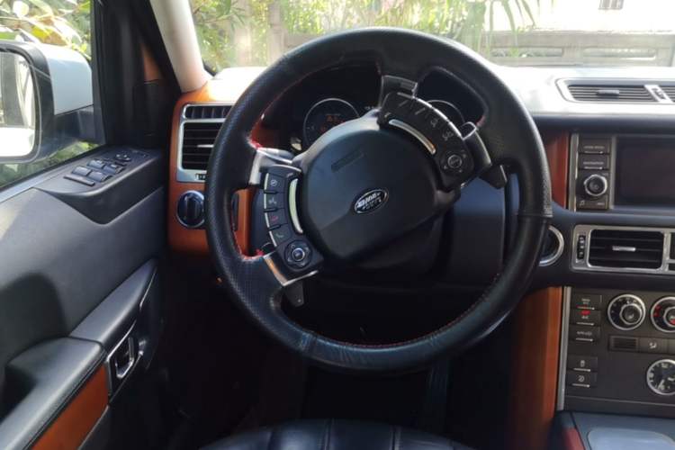 Used Land Rover Range 2012 4.4 TDV8 Steering Wheel