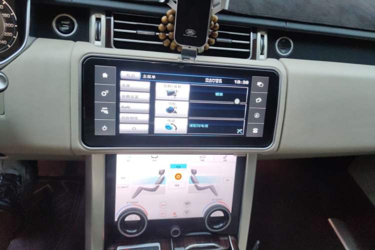 Used Land Rover Range 2013 5.0 SC V8 Vogue SE Audio And AC Panel