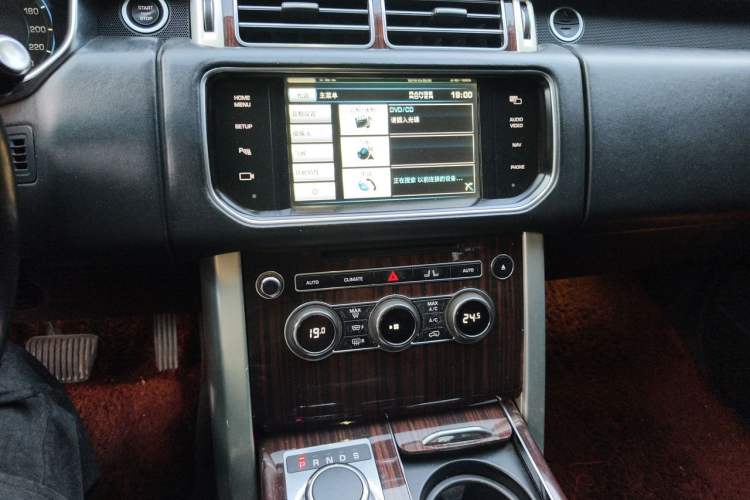 Used Land Rover Range 2013 NA 5.0 V8 Vogue SE Audio And AC Panel
