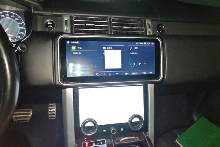Used Land Rover Range 2013 5.0 SC V8 Vogue SE Audio And AC Panel