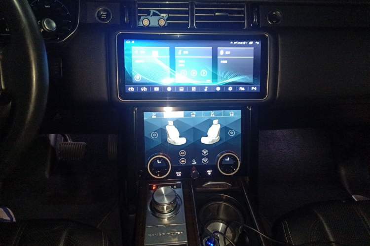 Used Land Rover Range 2013 NA 5.0 V8 Vogue SE Audio And AC Panel