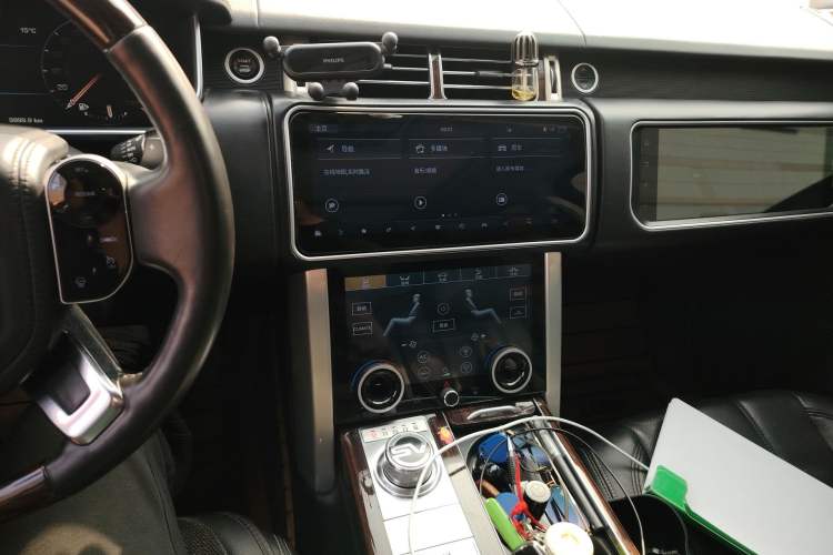 Used Land Rover Range 2013 5.0 SC V8 Vogue SE Audio And AC Panel