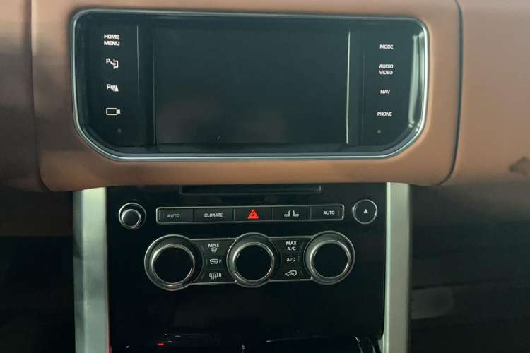 Used Land Rover Range 2013 NA 5.0 V8 Vogue SE Audio And AC Panel