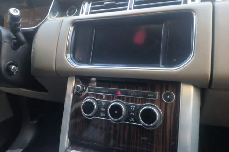 Used Land Rover Range 2013 3.0 TDV6 Vogue Audio And AC Panel
