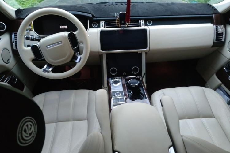 Used Land Rover Range 2013 5.0 SC V8 Vogue SE Center Console